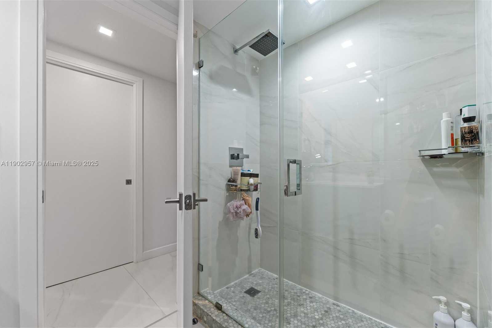 Small Image of 5660 COLLINS AVE #2A, Miami Beach Number 26