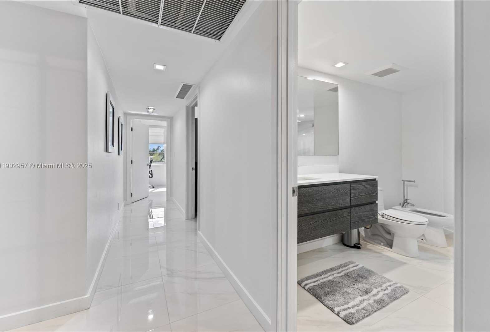 Small Image of 5660 COLLINS AVE #2A, Miami Beach Number 36