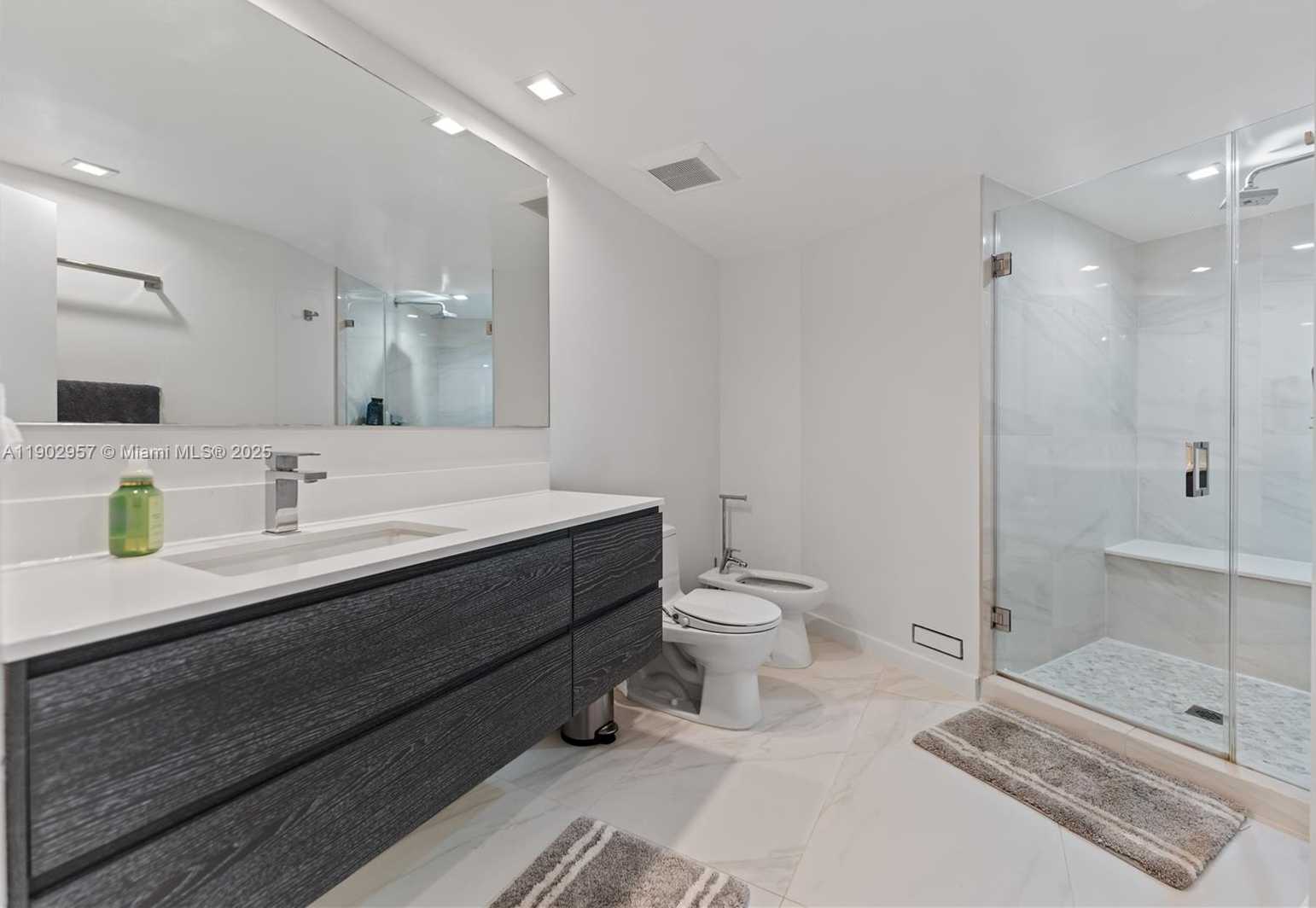 Small Image of 5660 COLLINS AVE #2A, Miami Beach Number 37