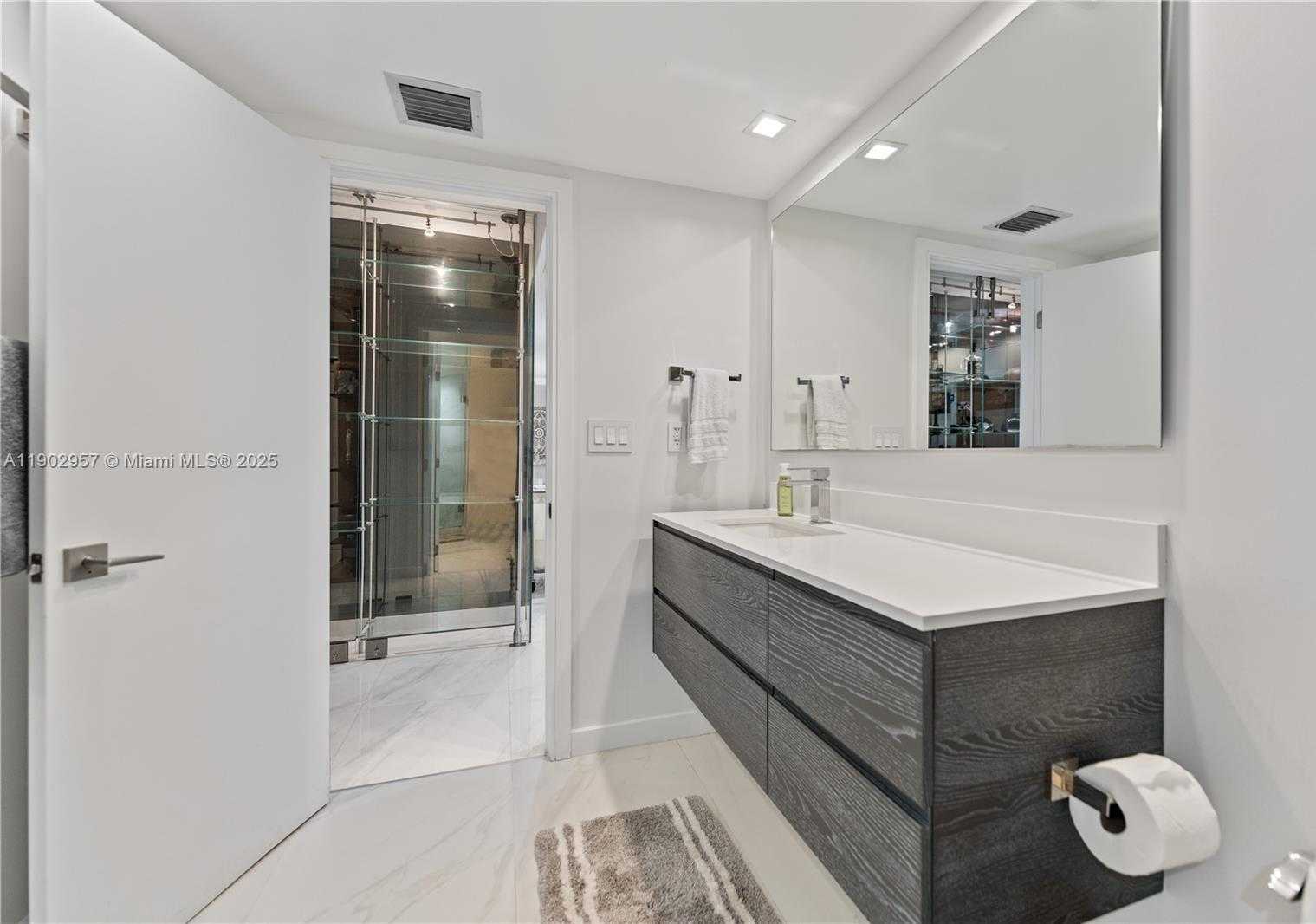 Small Image of 5660 COLLINS AVE #2A, Miami Beach Number 38