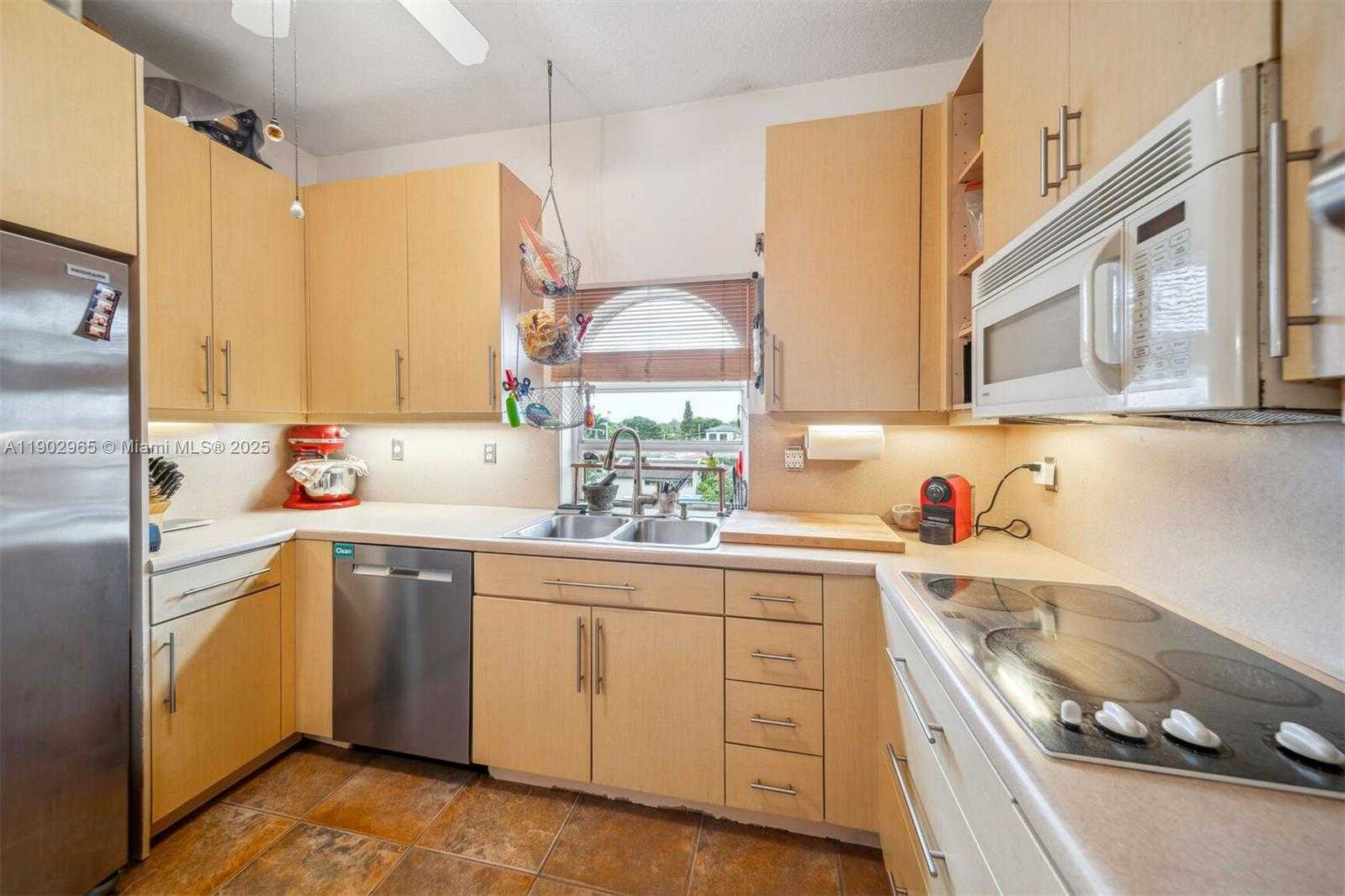 Small Image of 9008 COLLINS AVE #402, Surfside Number 19