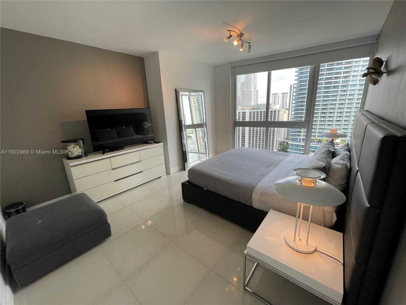 Imagen de Pequeño Objeto