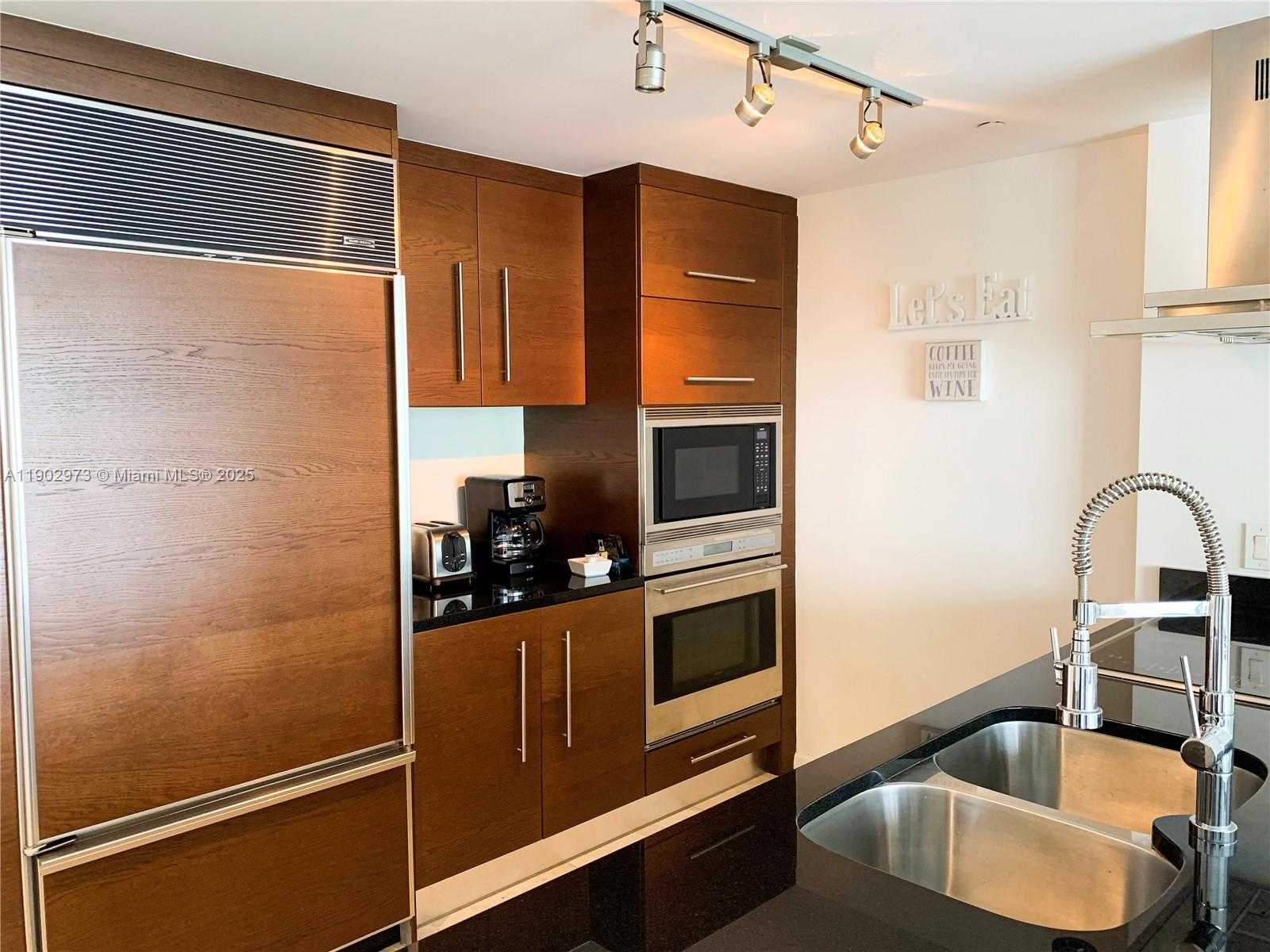 Imagen de Pequeño Objeto