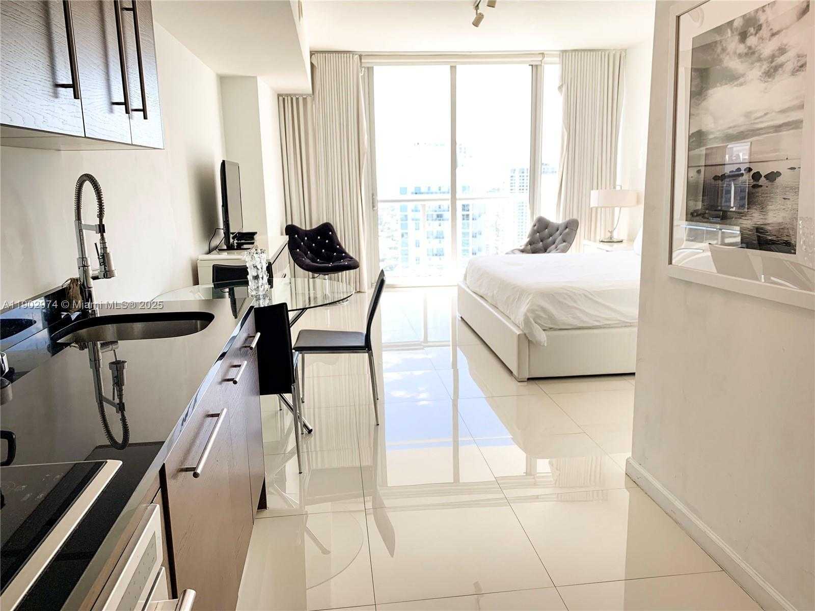 Small Image of Miami Number 4