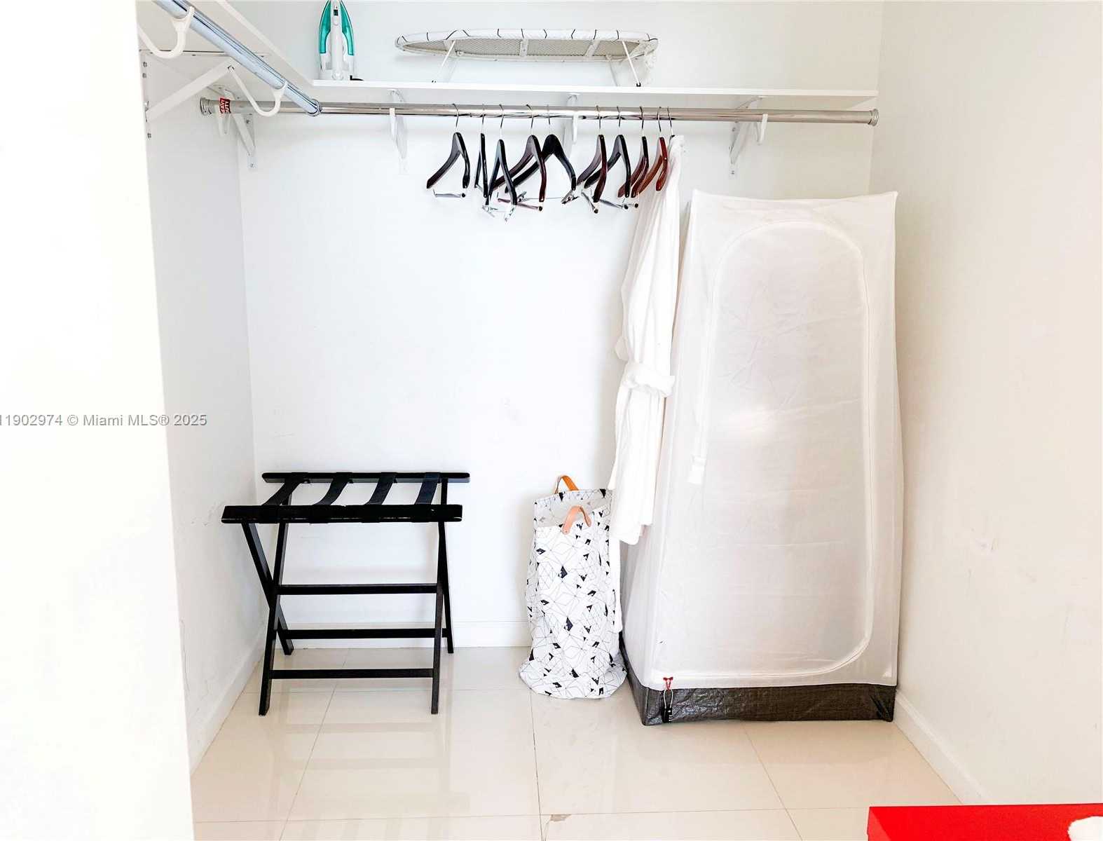 Small Image of Miami Number 9