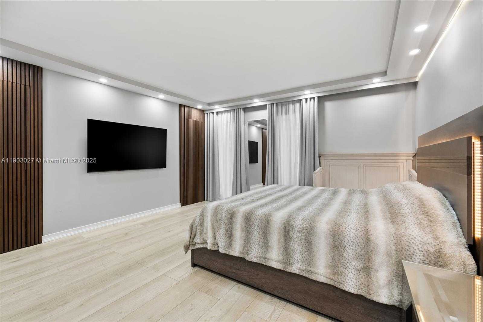 Small Image of 1001 THREE ISLANDS BLVD #29, Hallandale Beach Number 14