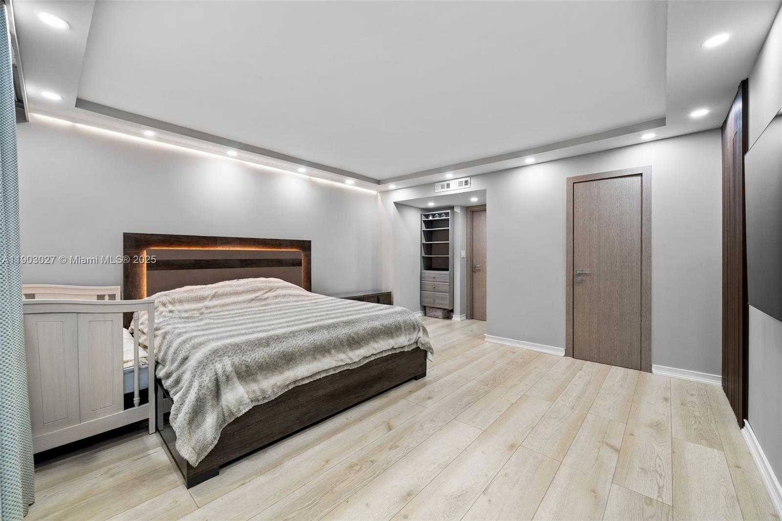 Small Image of 1001 THREE ISLANDS BLVD #29, Hallandale Beach Number 15