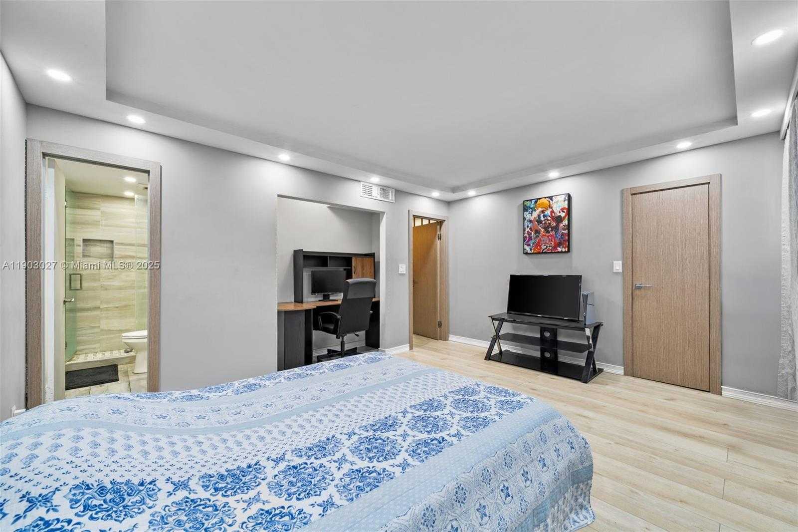 Small Image of 1001 THREE ISLANDS BLVD #29, Hallandale Beach Number 20