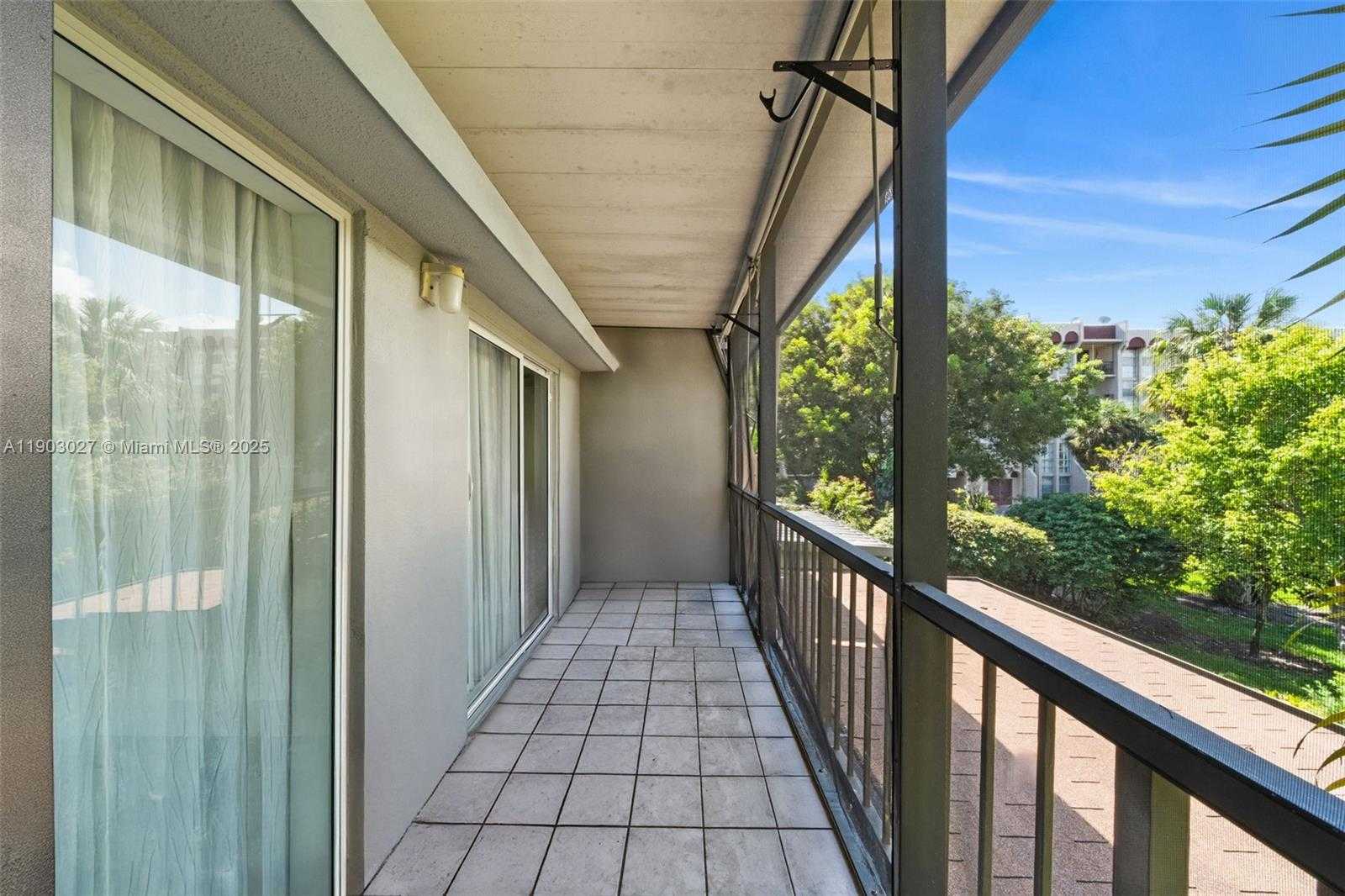 Small Image of 1001 THREE ISLANDS BLVD #29, Hallandale Beach Number 22