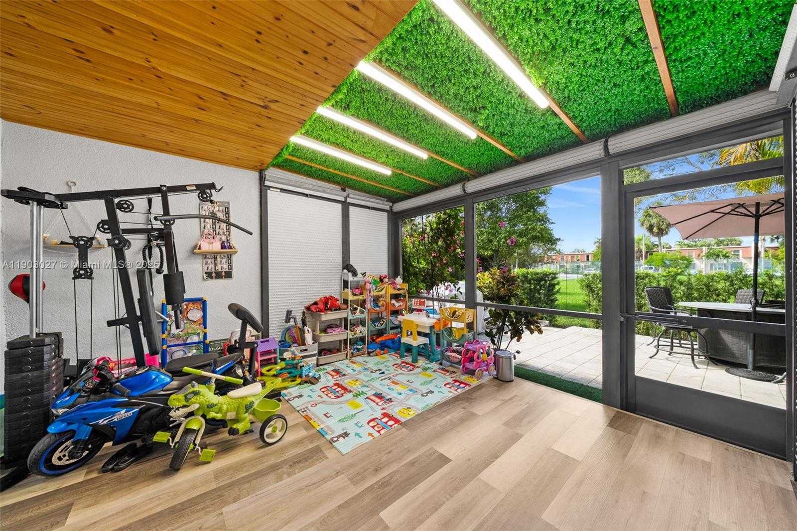 Small Image of 1001 THREE ISLANDS BLVD #29, Hallandale Beach Number 25