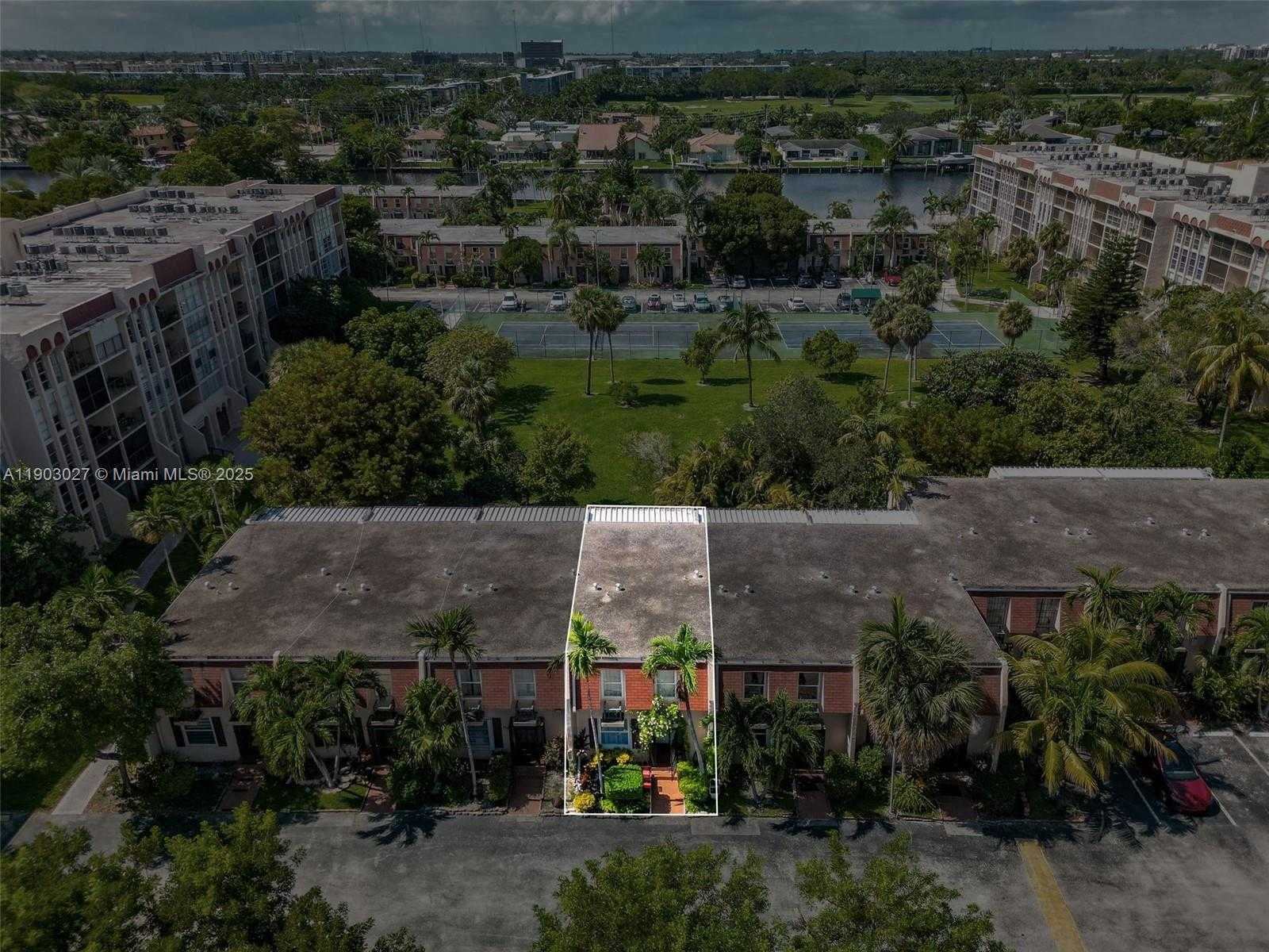 Small Image of 1001 THREE ISLANDS BLVD #29, Hallandale Beach Number 32