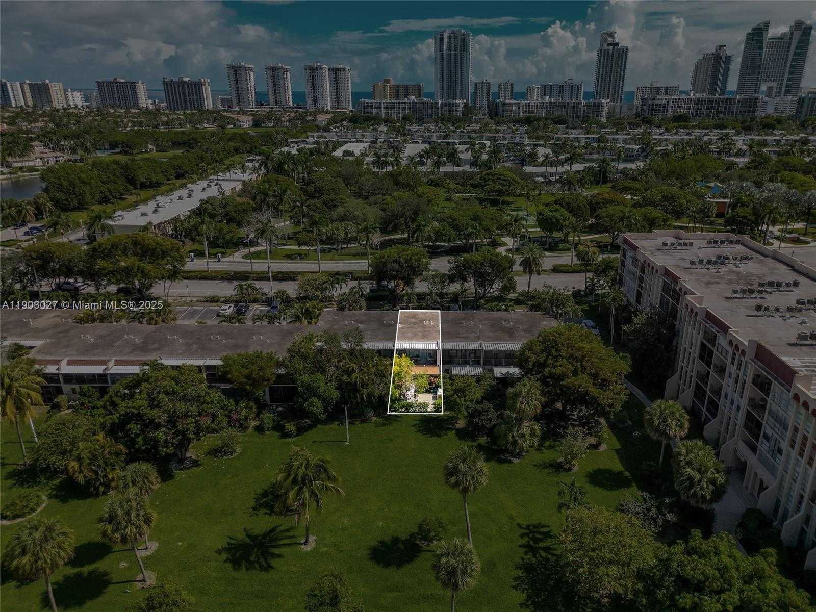 Small Image of 1001 THREE ISLANDS BLVD #29, Hallandale Beach Number 38