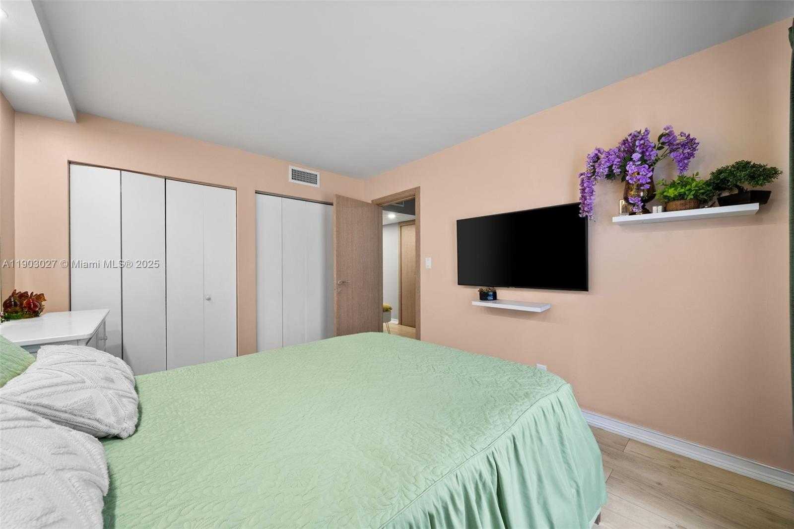 Small Image of 1001 THREE ISLANDS BLVD #29, Hallandale Beach Number 5