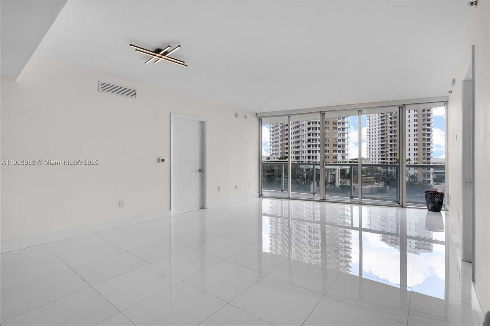 Small Image of 495 BRICKELL AVE #BAY607, Miami Number 10