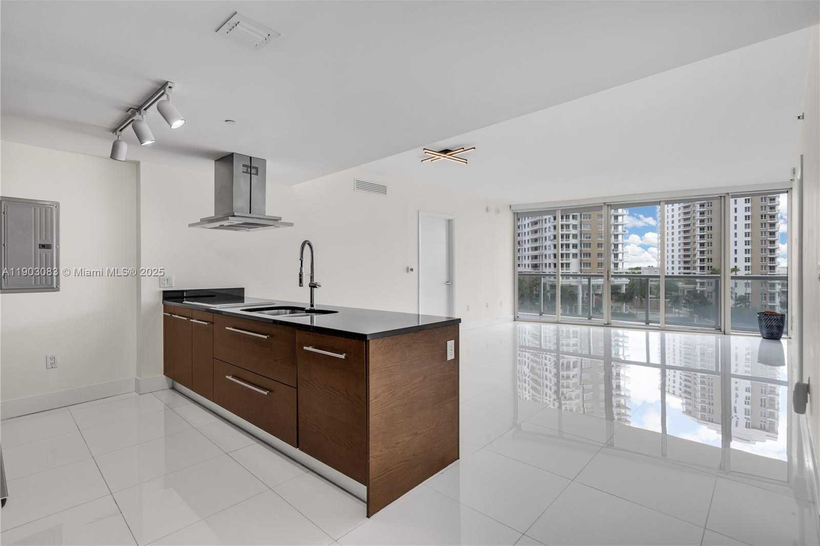 Small Image of 495 BRICKELL AVE #BAY607, Miami Number 12