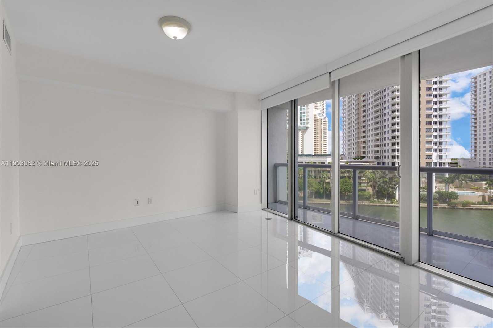 Small Image of 495 BRICKELL AVE #BAY607, Miami Number 4