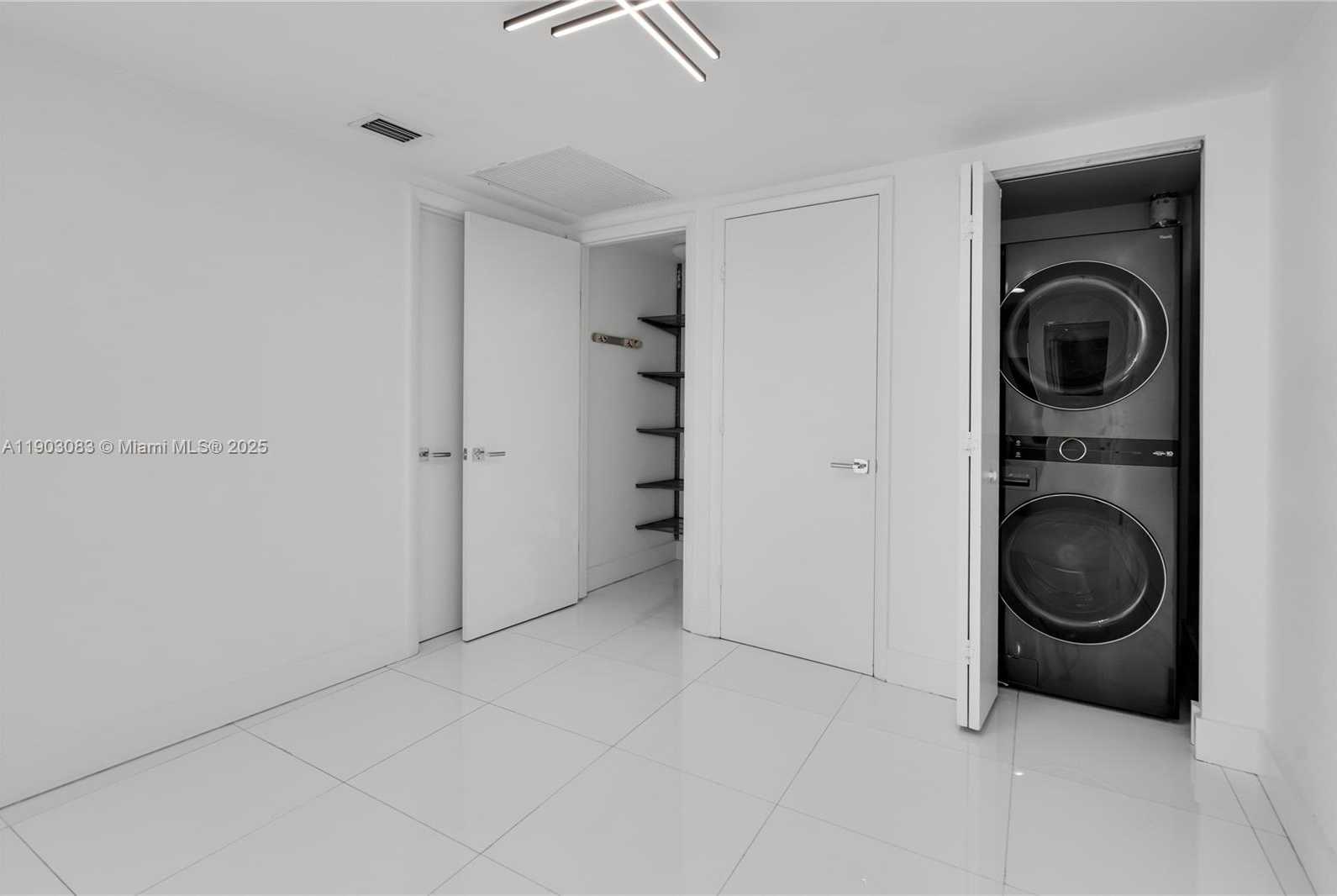 Small Image of 495 BRICKELL AVE #BAY607, Miami Number 8