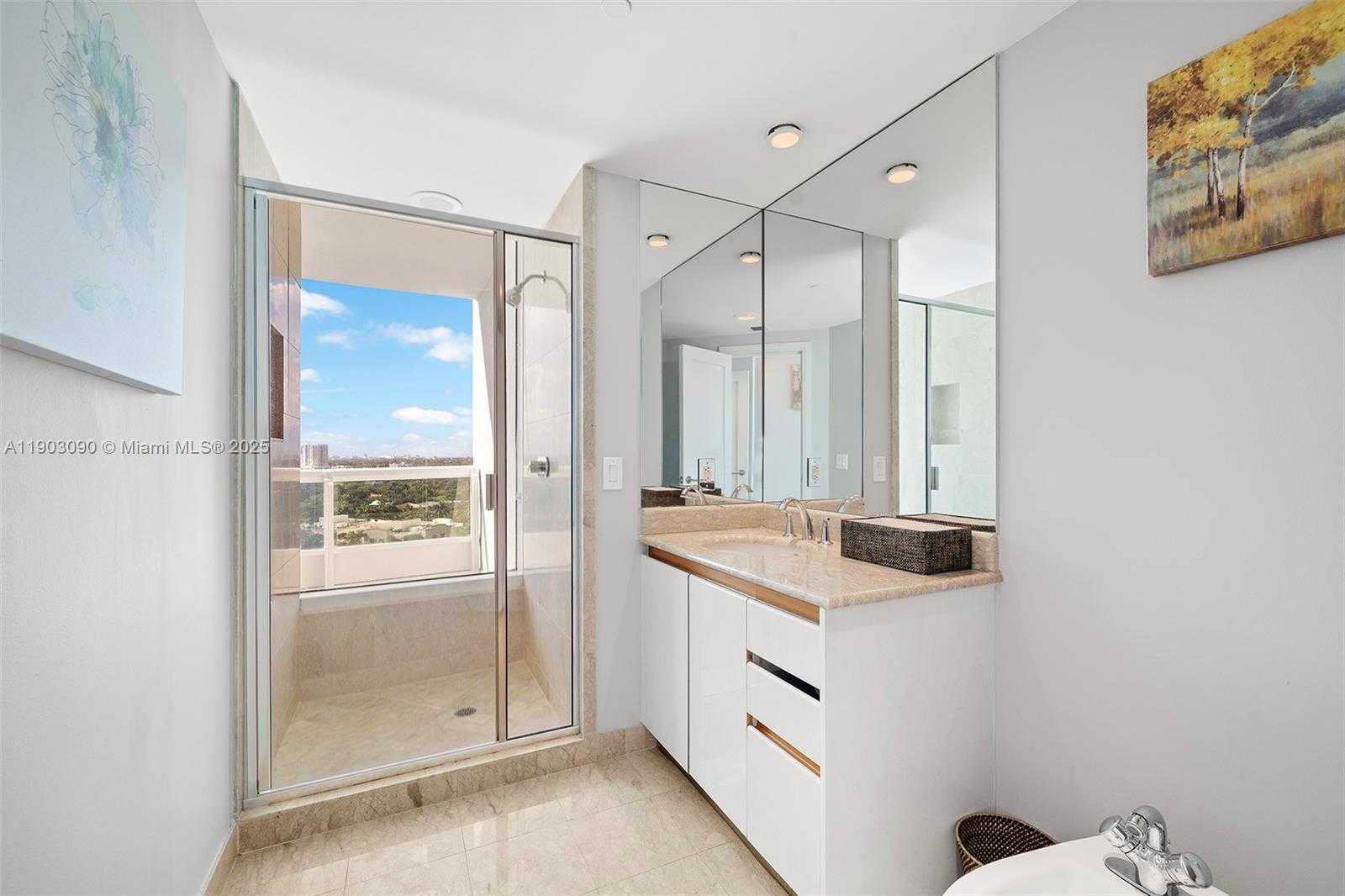 Imagen de Pequeño Objeto