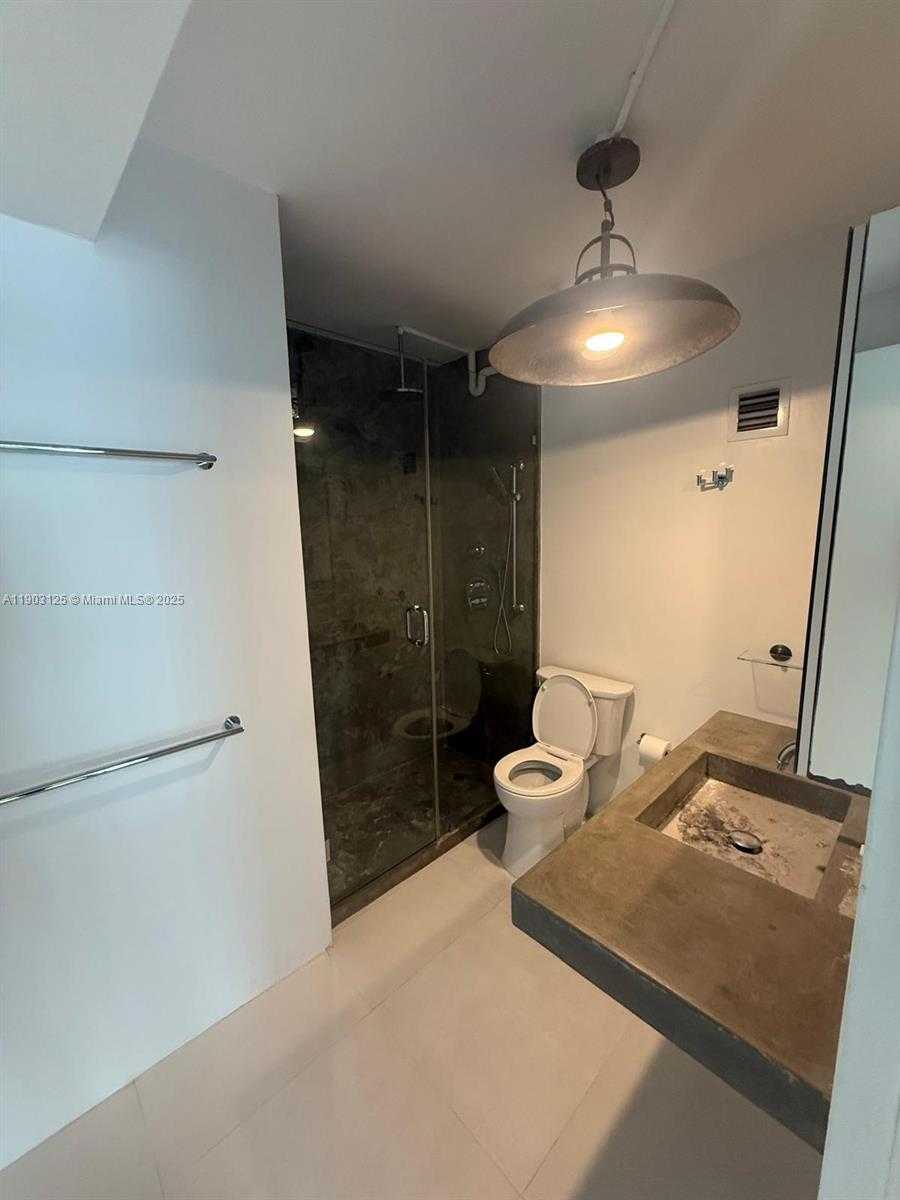 Small Image of 1200 WEST AVE #1520, Miami Beach Number 4