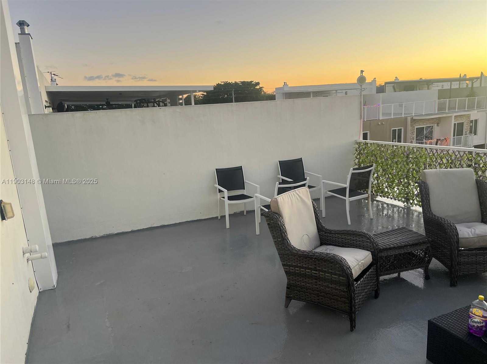 Imagen de Pequeño Objeto