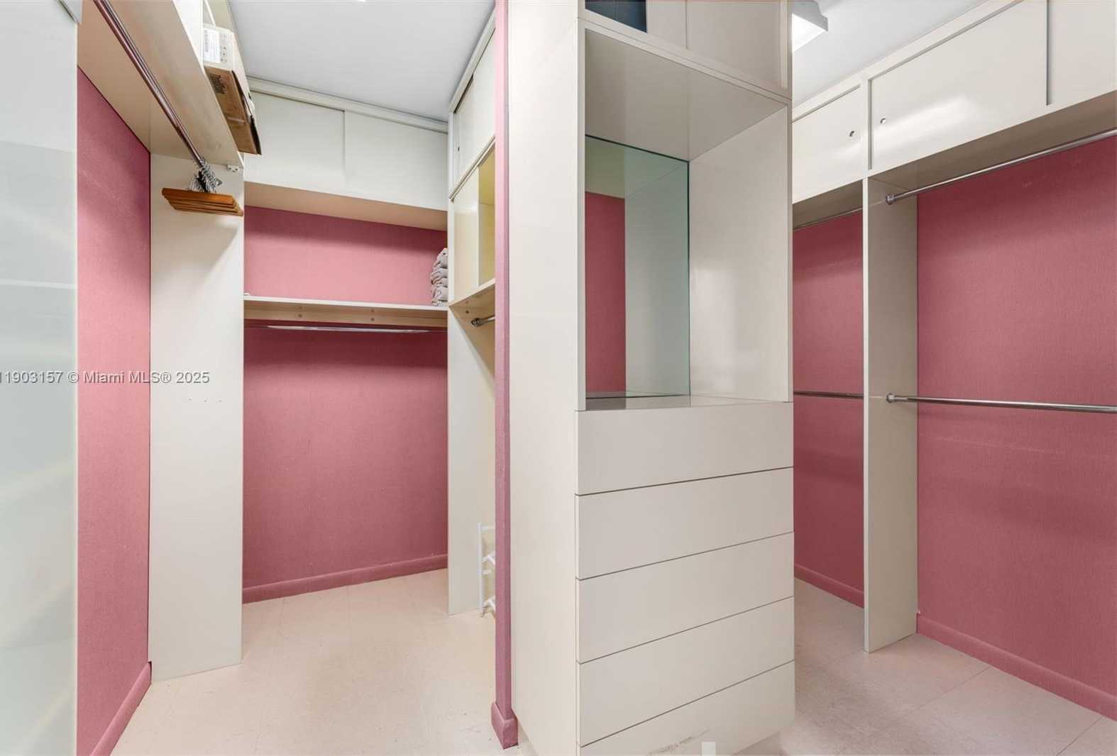 Imagen de Pequeño Objeto