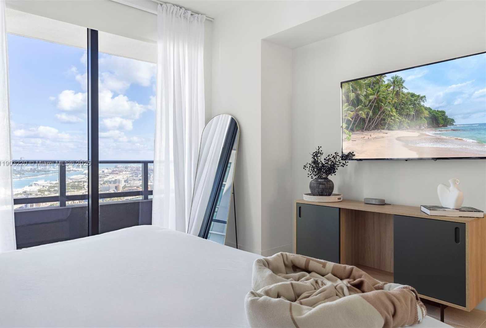 Small Image of 159 NORTH EAST 6TH ST #3615, Miami Number 24