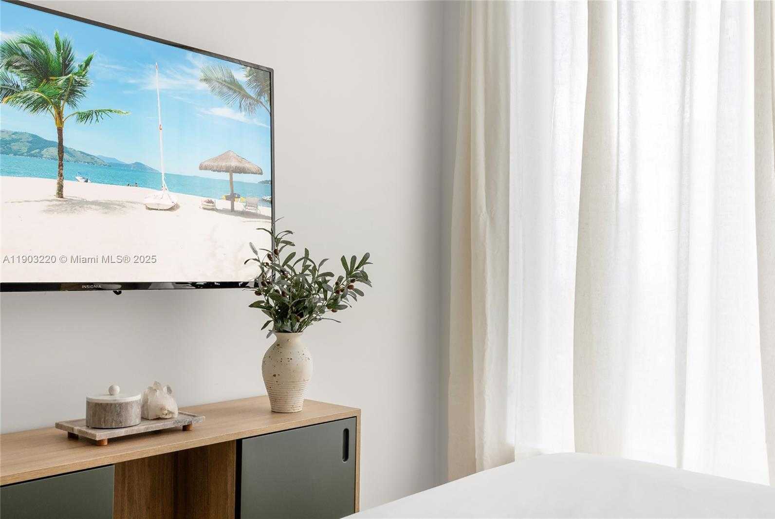 Small Image of 159 NORTH EAST 6TH ST #3615, Miami Number 45