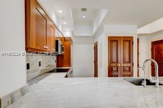 Small Image of 60 EDGEWATER DR #LE, Coral Gables Number 12
