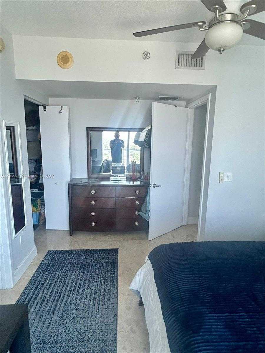 Small Image of 185 SOUTH WEST 7 ST #1802, Miami Number 22