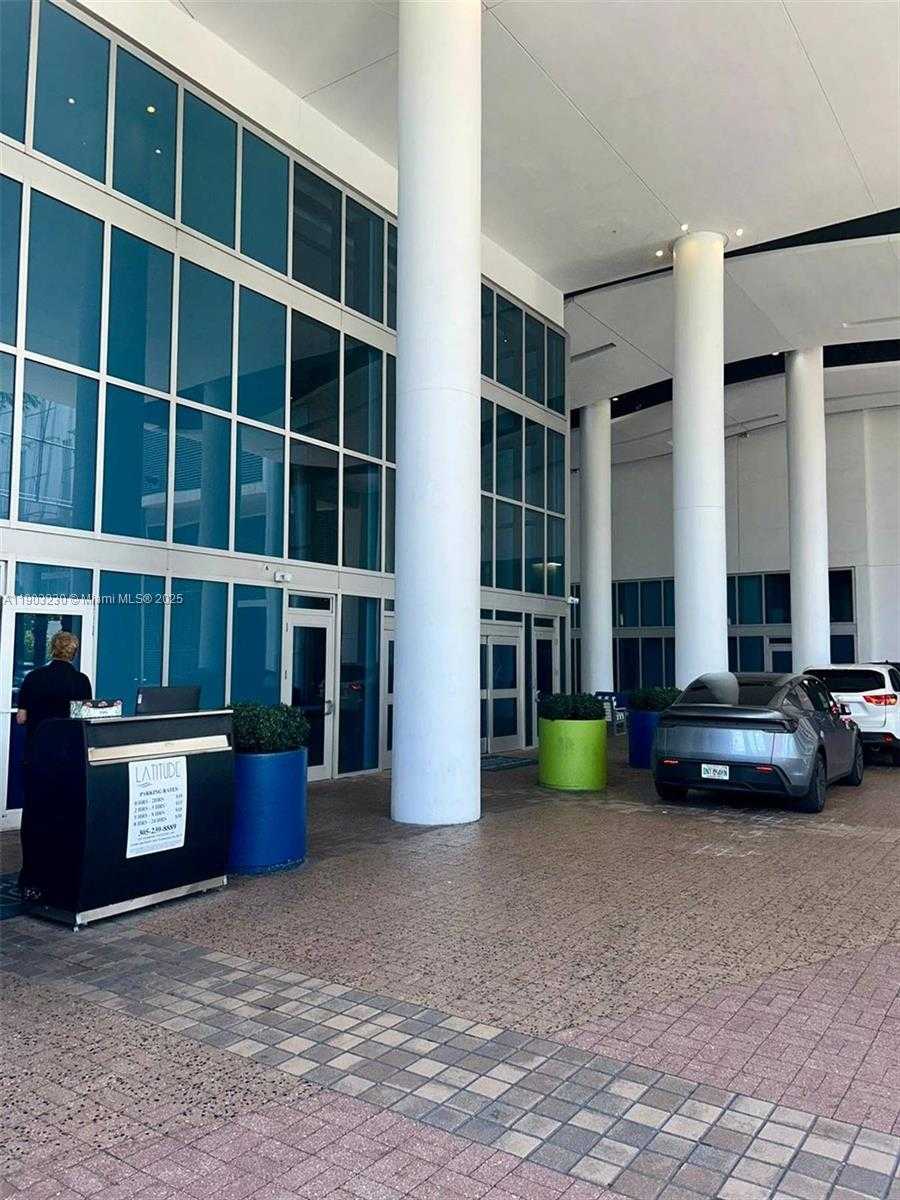 Small Image of 185 SOUTH WEST 7 ST #1802, Miami Number 36