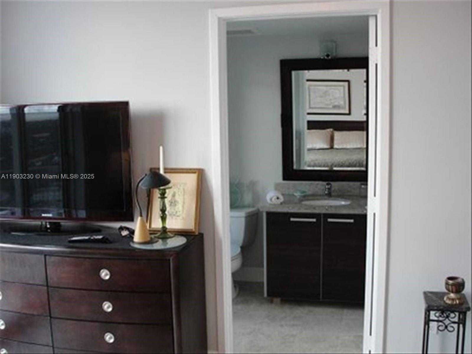 Small Image of 185 SOUTH WEST 7 ST #1802, Miami Number 4