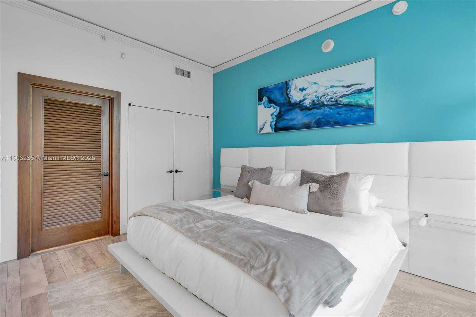 Small Image of 6801 COLLINS AVE #Door #214 Legal Door #209, Miami Beach Number 12