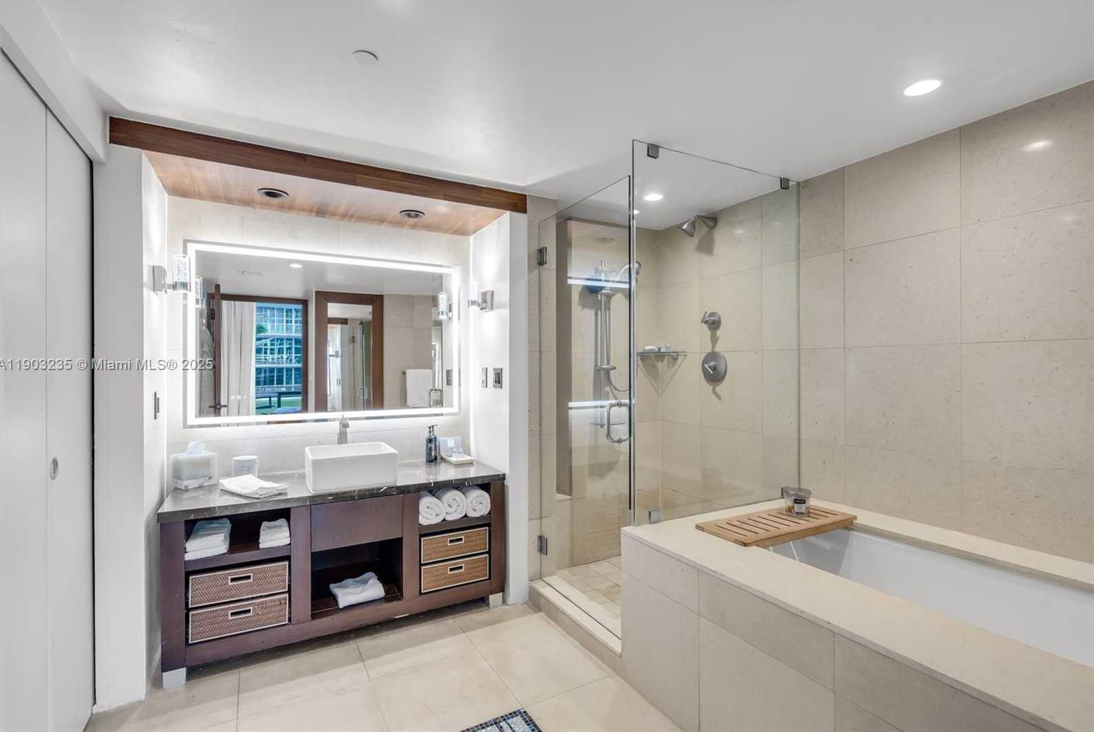 Small Image of 6801 COLLINS AVE #Door #214 Legal Door #209, Miami Beach Number 13