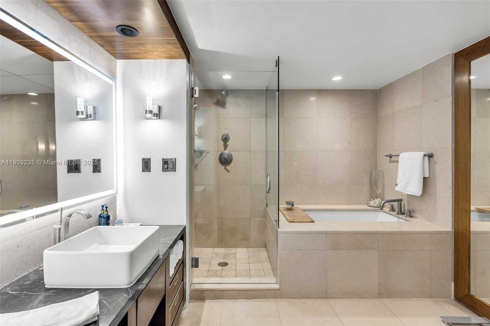 Small Image of 6801 COLLINS AVE #Door #214 Legal Door #209, Miami Beach Number 14