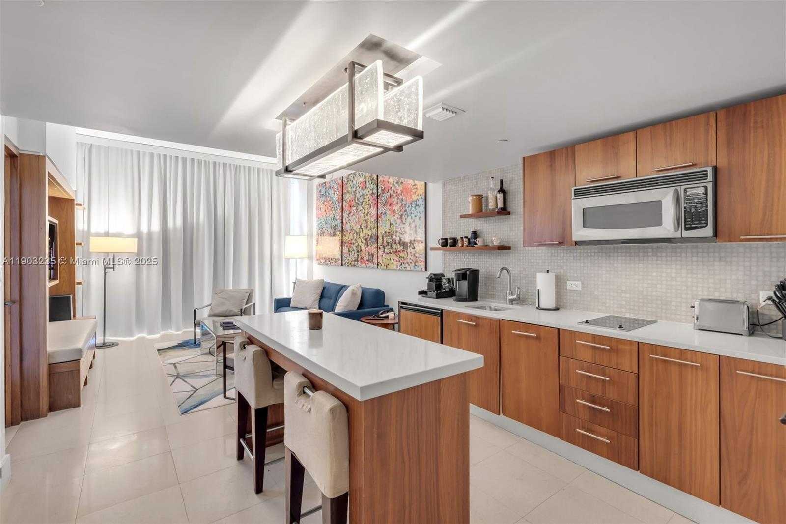 Small Image of 6801 COLLINS AVE #Door #214 Legal Door #209, Miami Beach Number 2