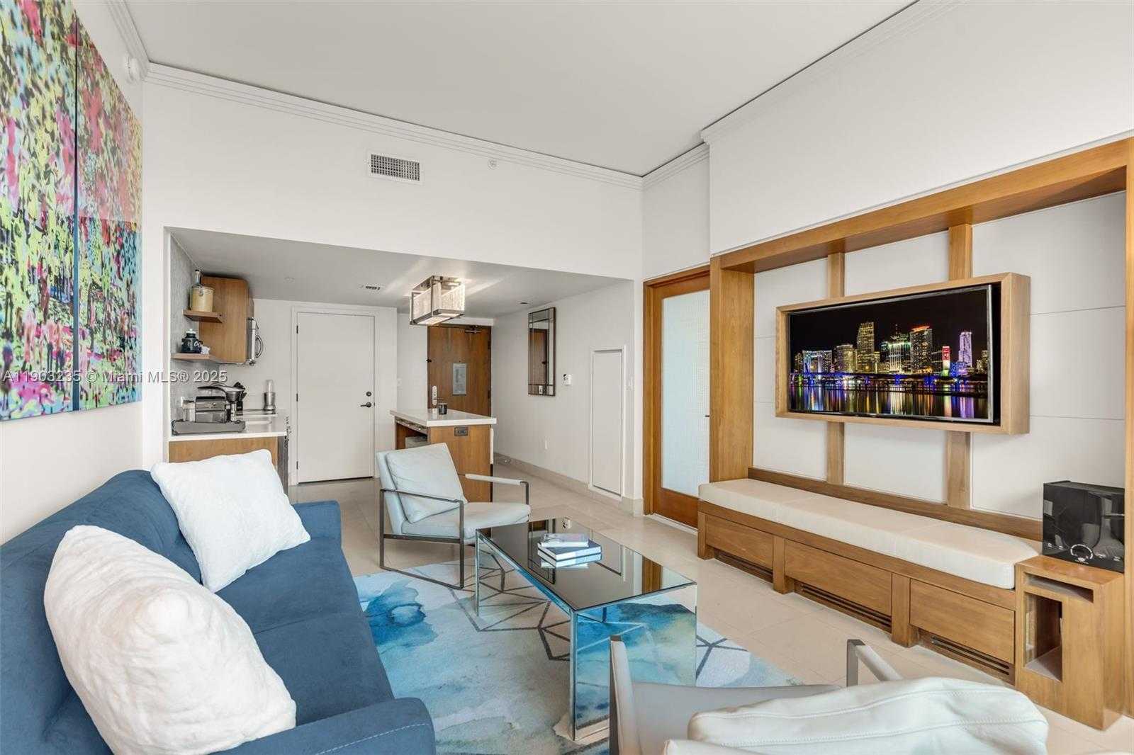 Small Image of 6801 COLLINS AVE #Door #214 Legal Door #209, Miami Beach Number 5