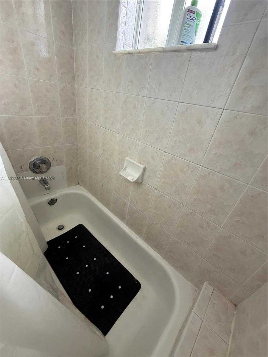 Small Image of 5605 NORTH WEST 109TH AVE #76, Doral Number 16