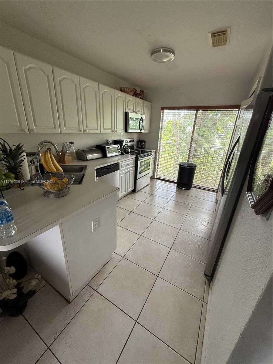 Small Image of 5605 NORTH WEST 109TH AVE #76, Doral Number 3