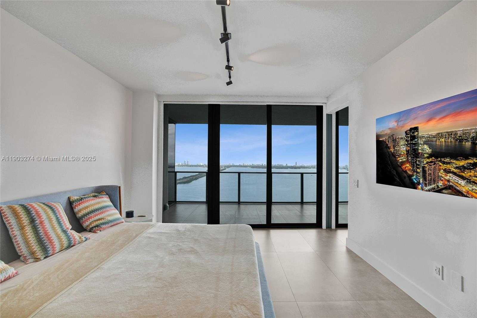 Imagen de Pequeño Objeto