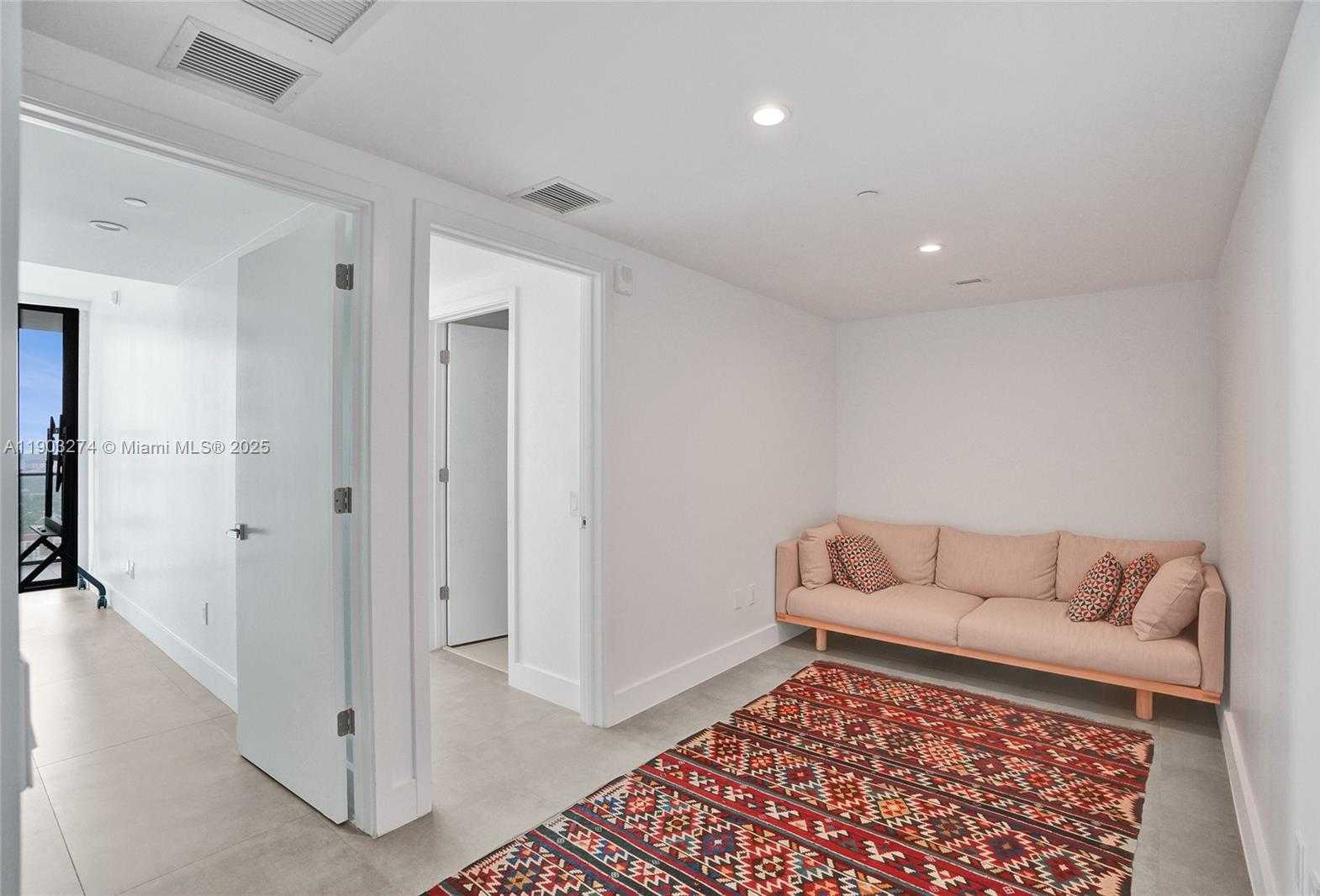 Imagen de Pequeño Objeto