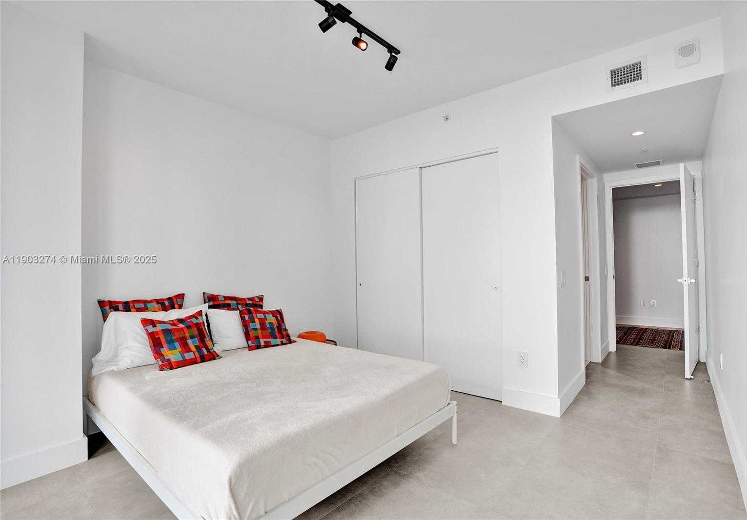 Imagen de Pequeño Objeto