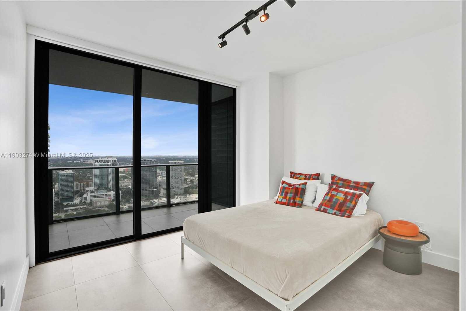 Imagen de Pequeño Objeto