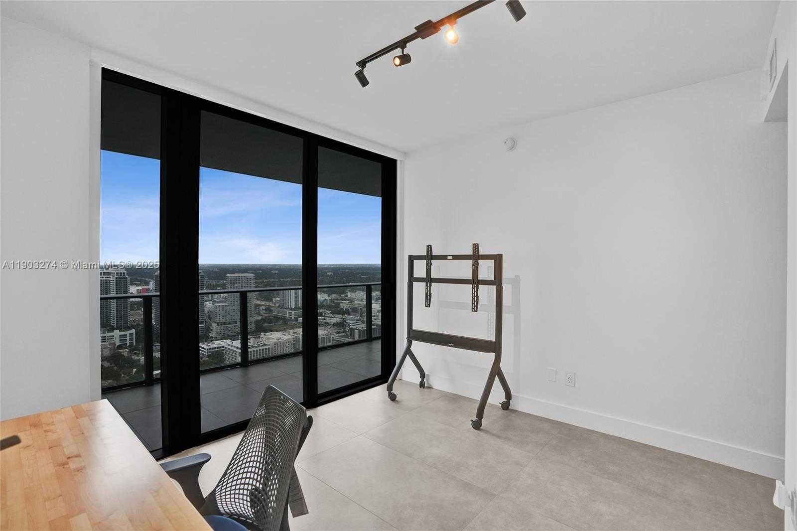 Imagen de Pequeño Objeto