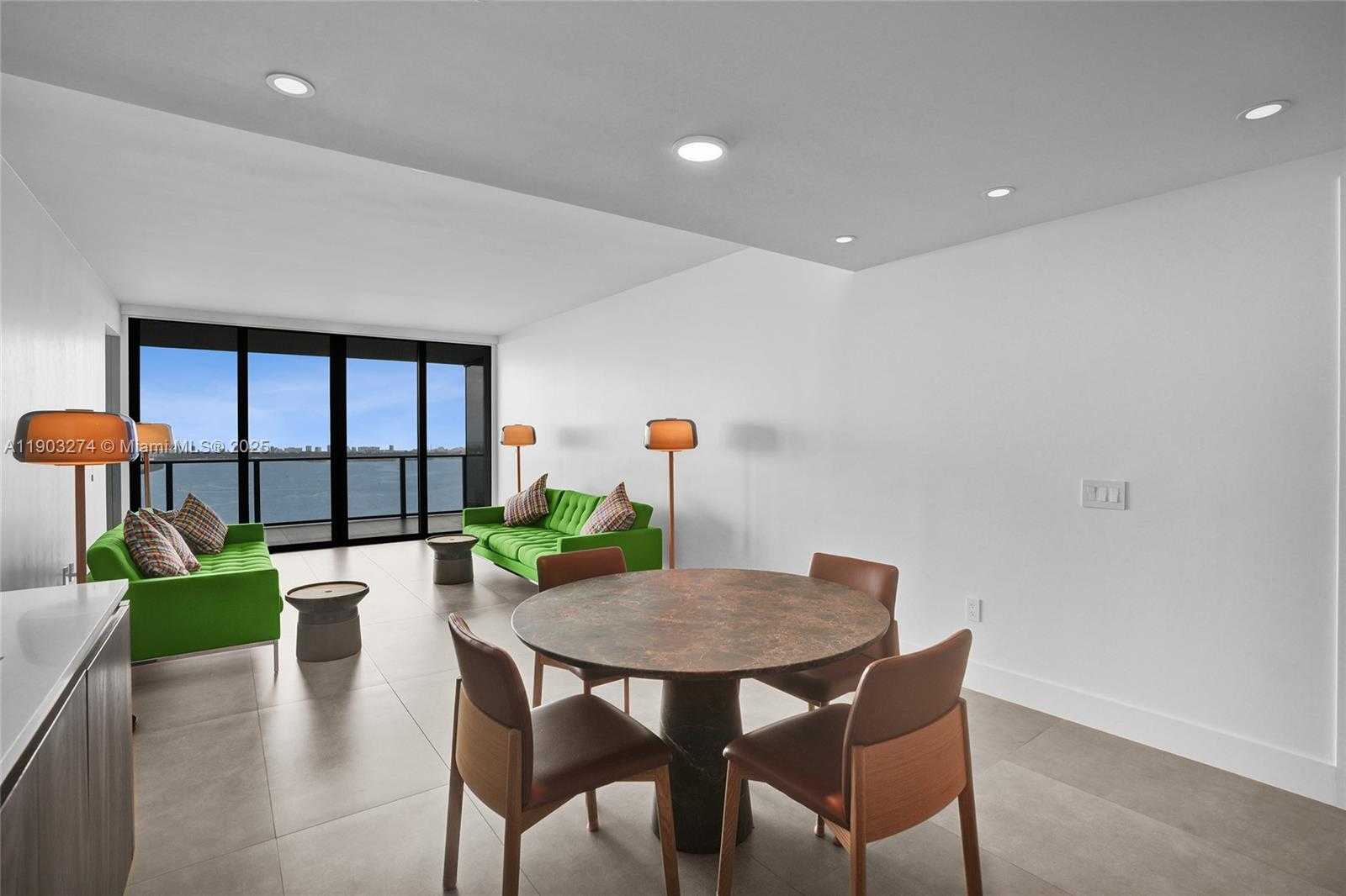 Imagen de Pequeño Objeto