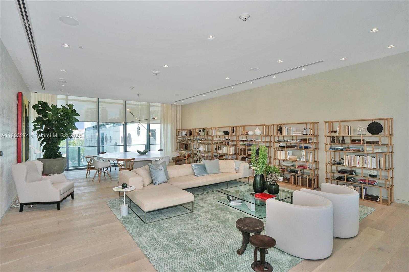 Imagen de Pequeño Objeto