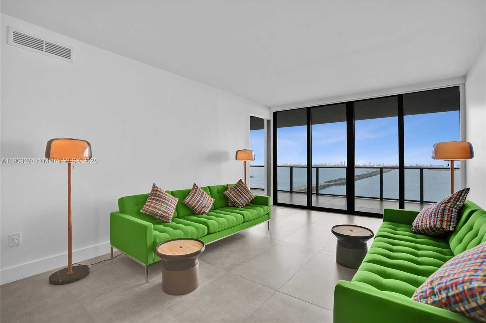 Imagen de Pequeño Objeto