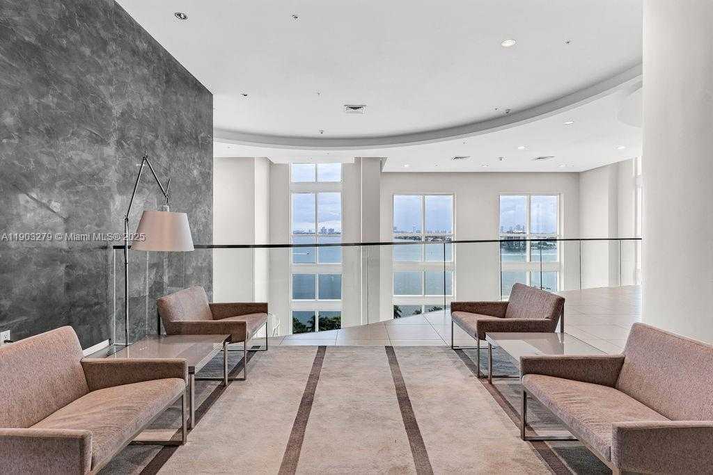 Imagen de Pequeño Objeto