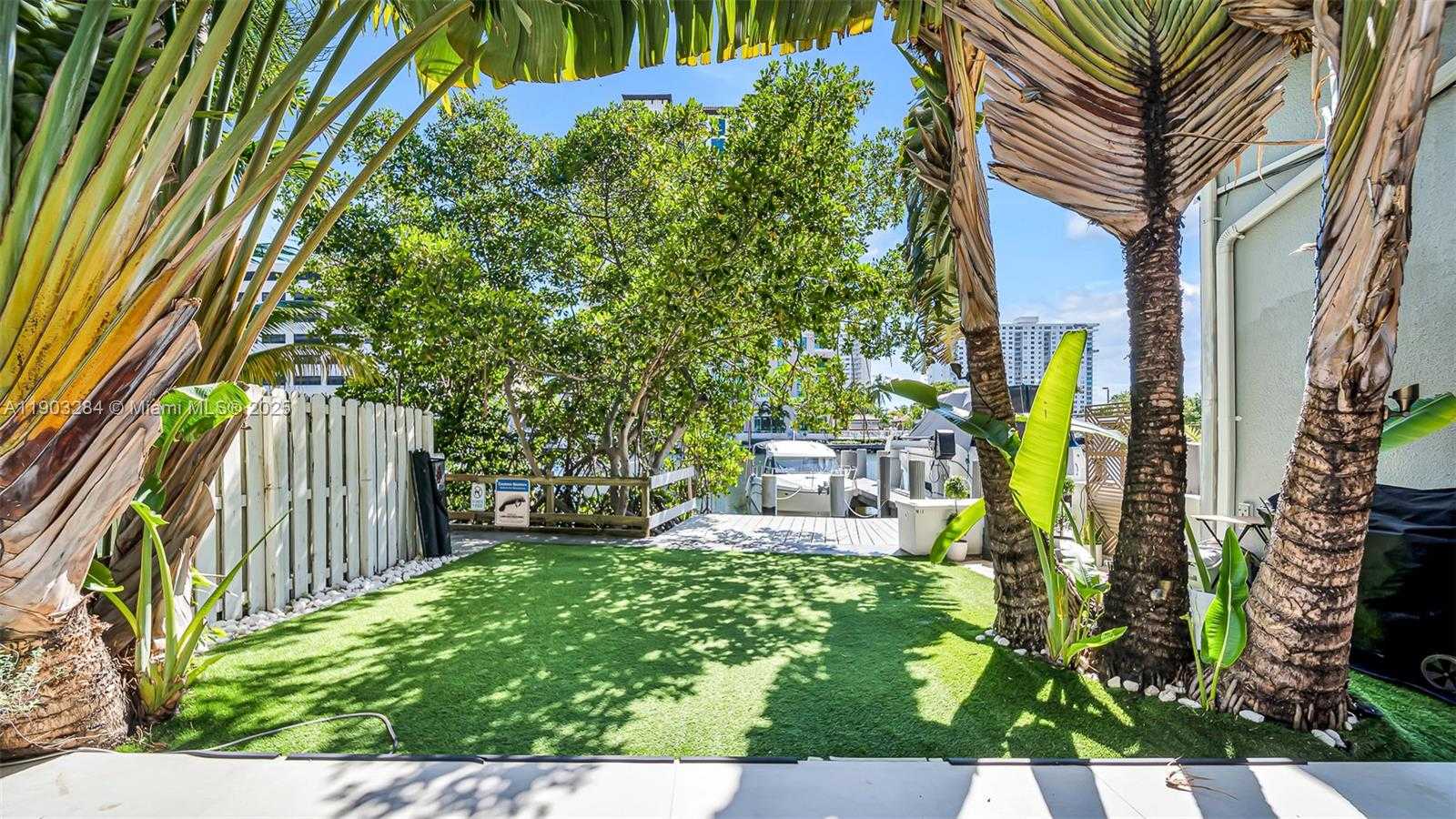 Imagen de Pequeño Objeto