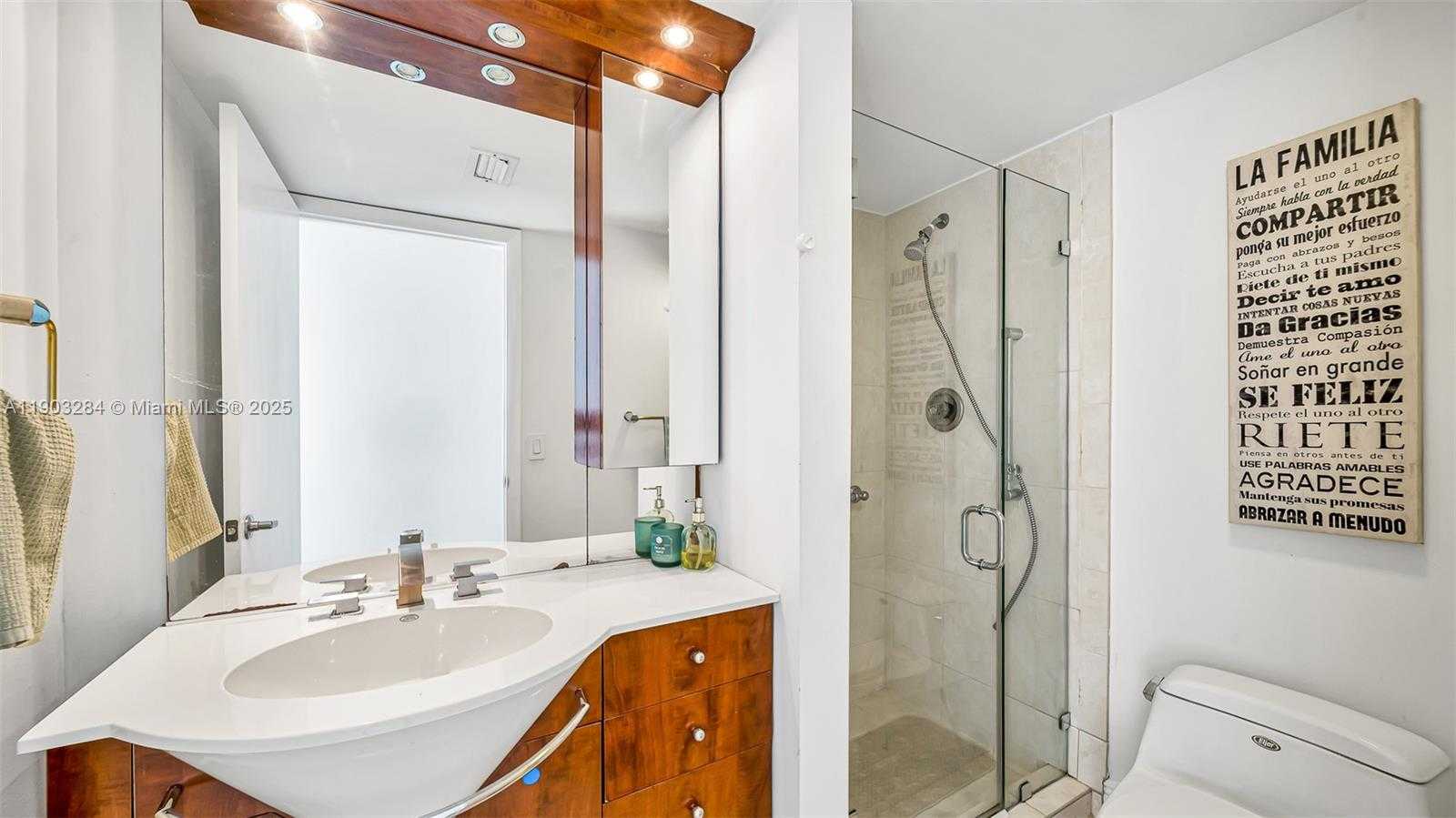 Imagen de Pequeño Objeto