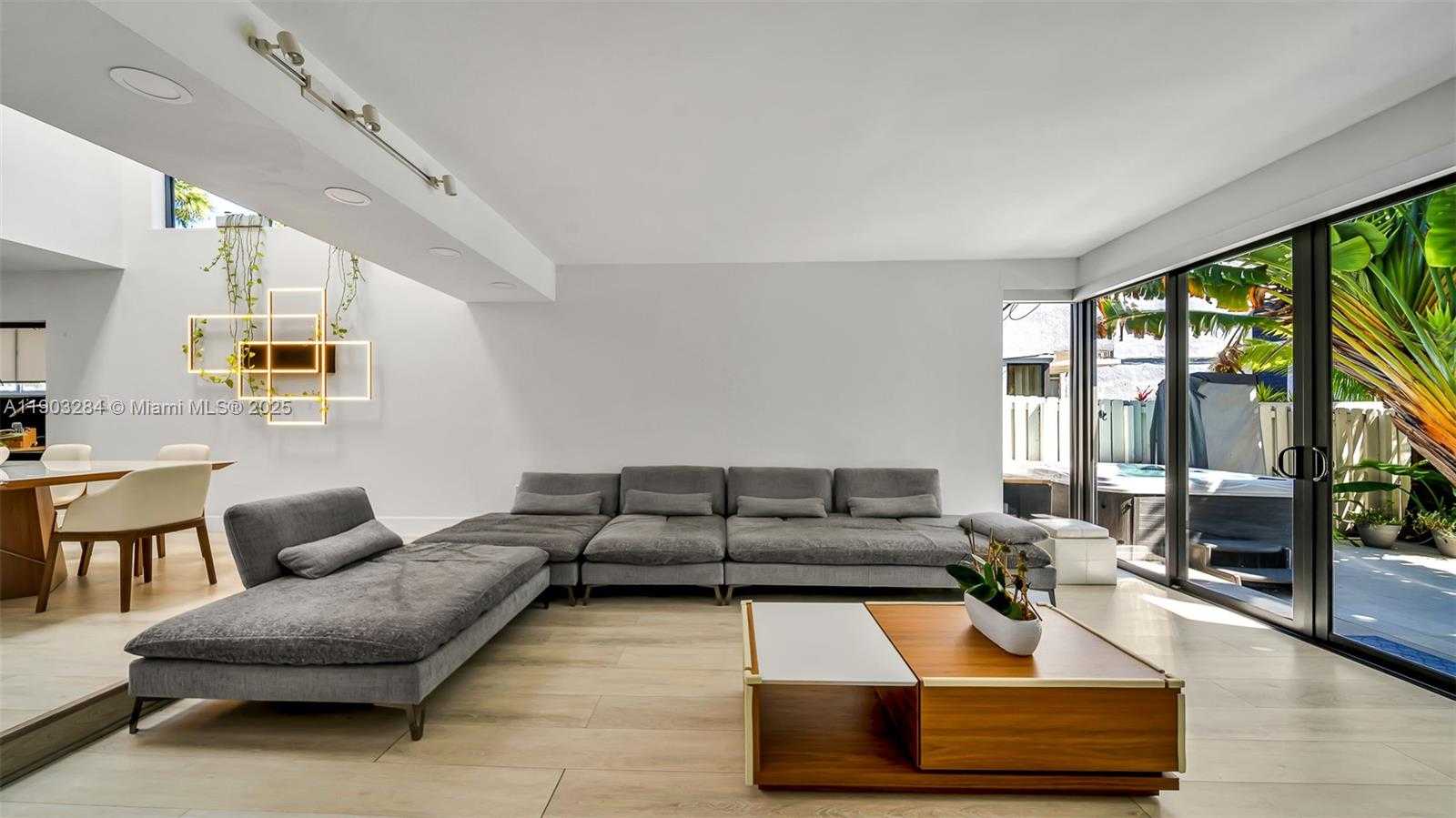 Imagen de Pequeño Objeto